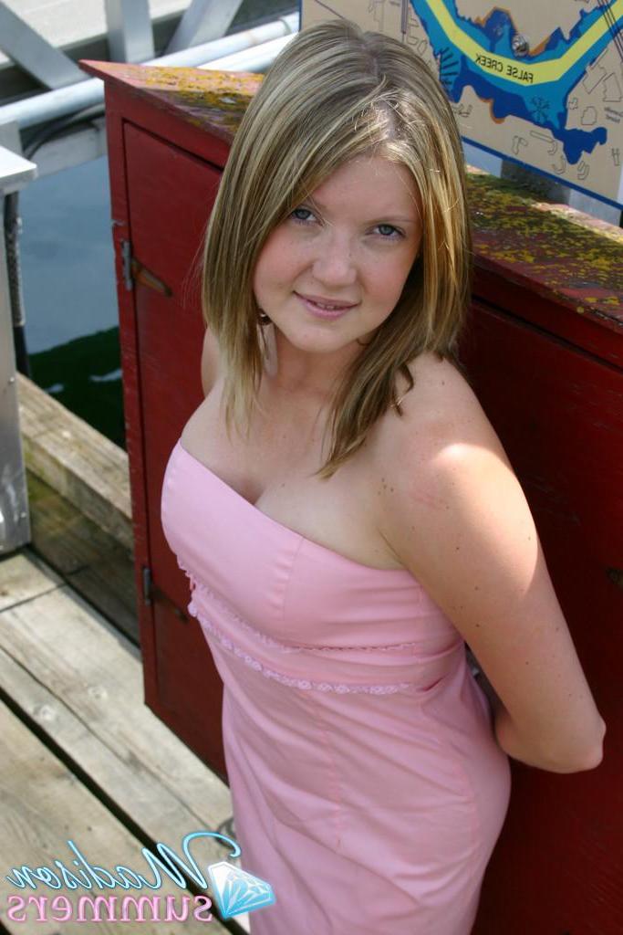 20P Pictures of Madison Summers flashing in public
