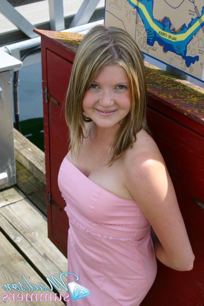 20P Pictures of Madison Summers flashing in public
