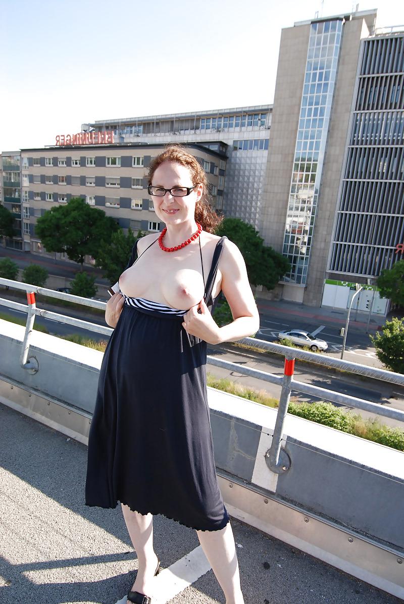 25P Spaziergang in geilem Outfit , Public walking slut dress