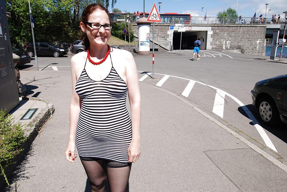 25P Spaziergang in geilem Outfit , Public walking slut dress