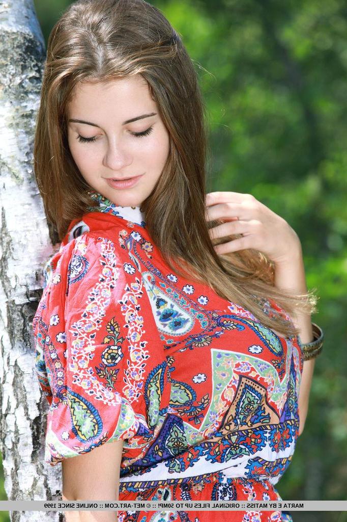 18P Hot teen girl Marta E invites you on a romantic picnic in the woods