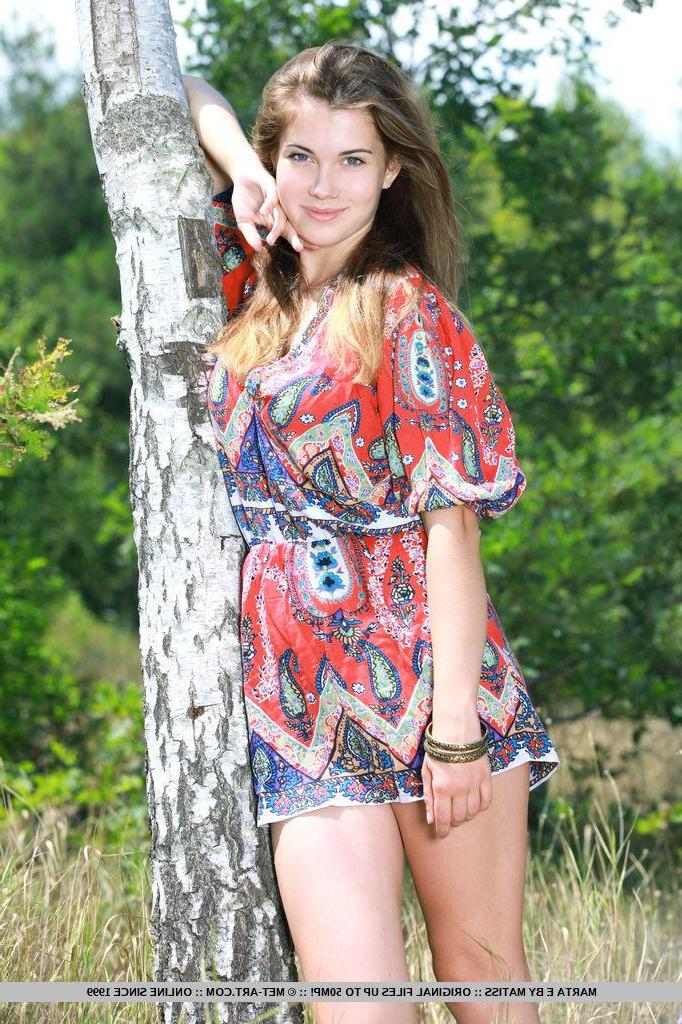 18P Hot teen girl Marta E invites you on a romantic picnic in the woods