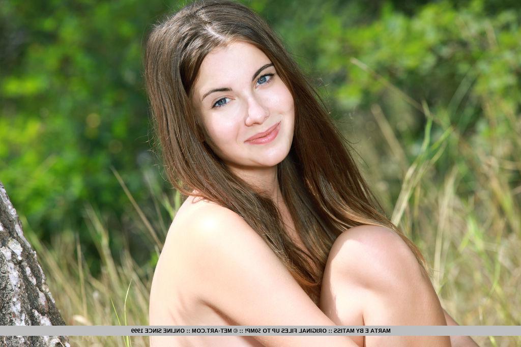 18P Hot teen girl Marta E invites you on a romantic picnic in the woods