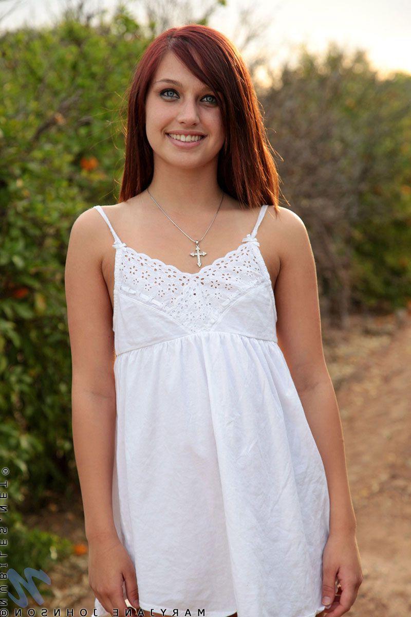 20P Pictures of teen babe Mary Jane Johnson getting naked outside