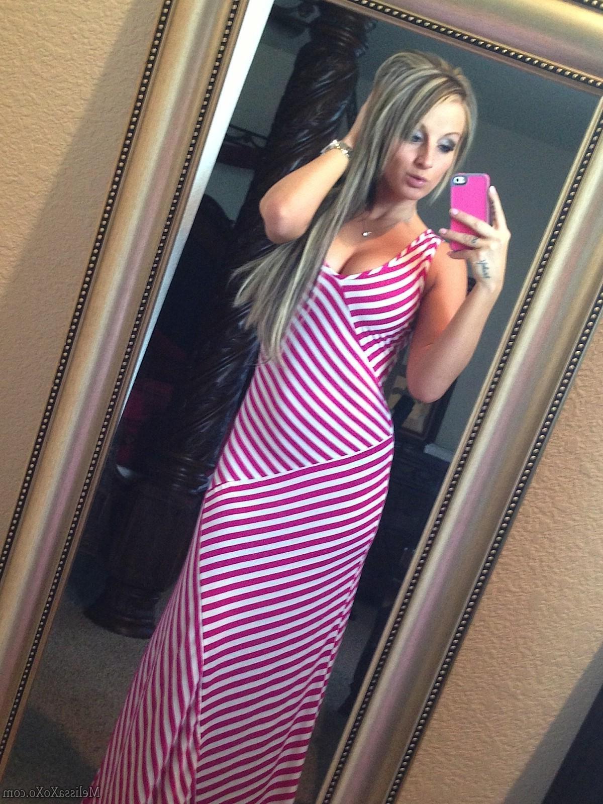15P Melissa shares some naughty candids from her weekend