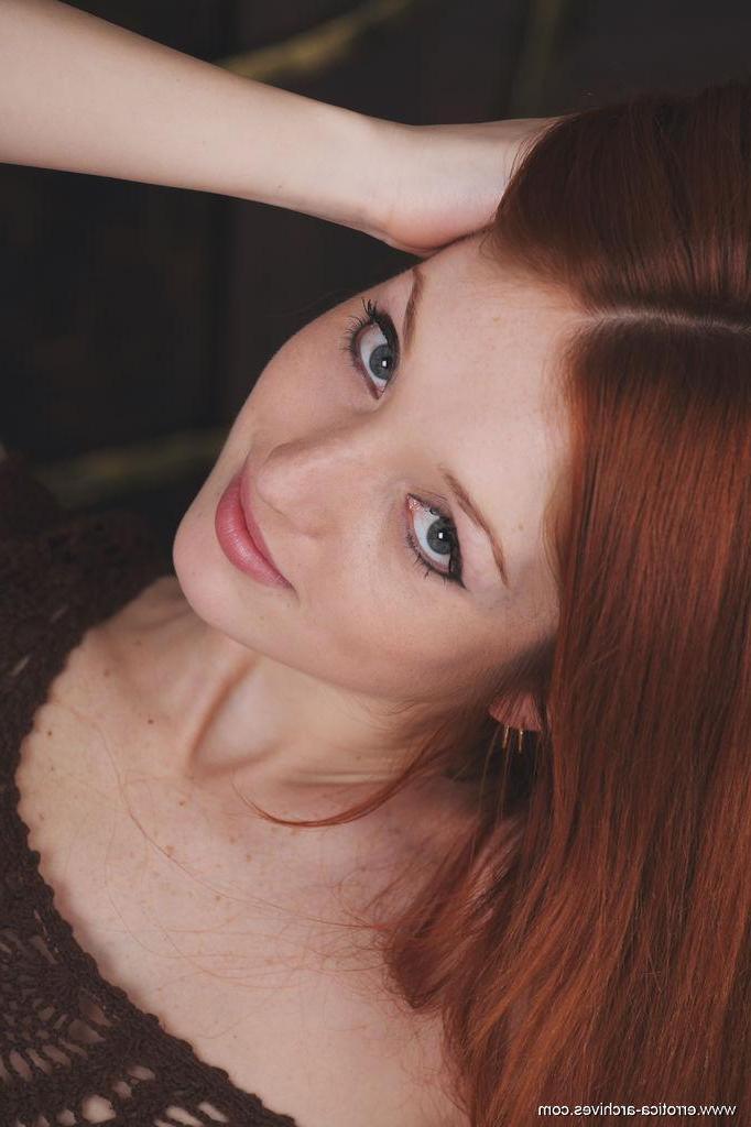 16P Gorgeous redhead Michelle H shows you her stunning nude body in bed