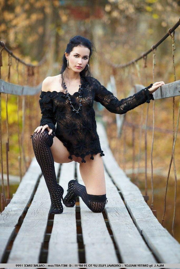 18P Pictures of Mila L showing her pussy