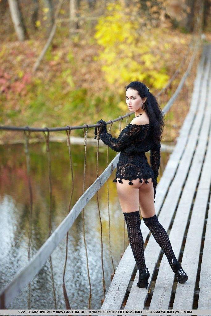 18P Pictures of Mila L showing her pussy