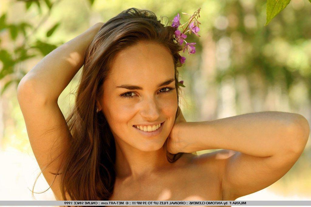 18P Pictures of Milana F naked outside