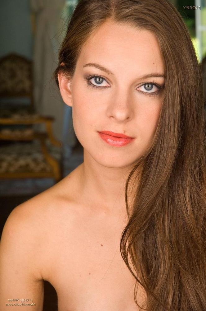 11P Brunette teen Gisele shows you her beautiful nude body on the table