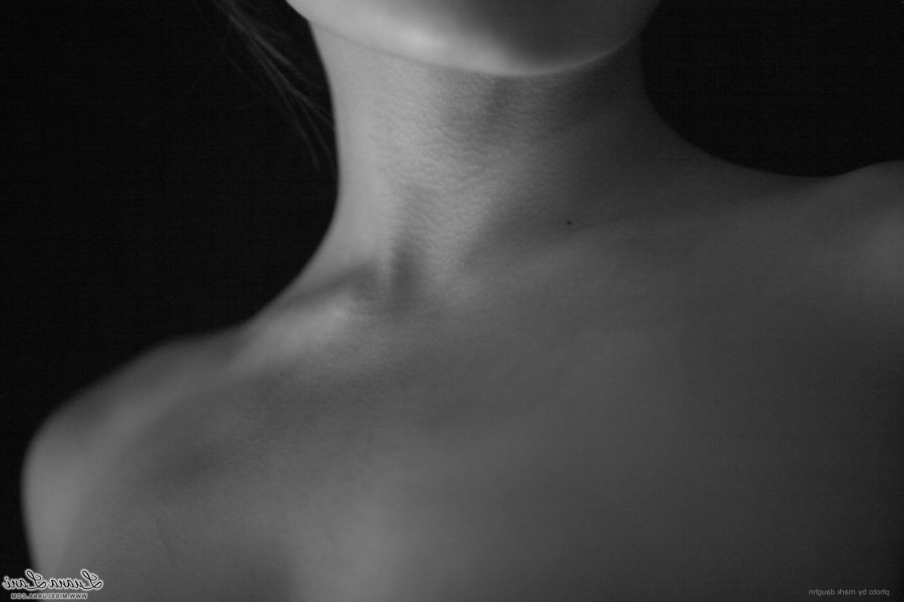 12P Pictures of teen Miss Luana showing off her sexy body in black and white