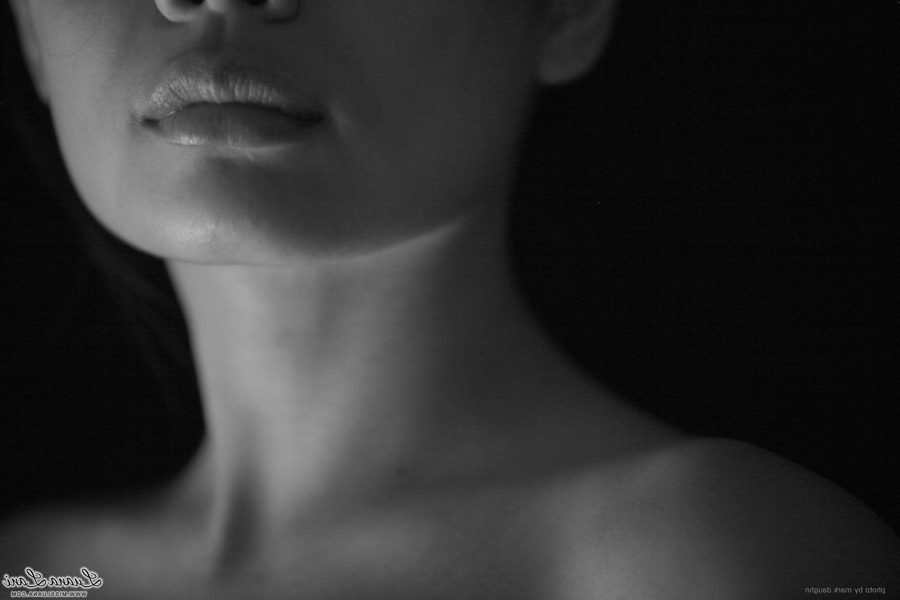 12P Pictures of teen Miss Luana showing off her sexy body in black and white