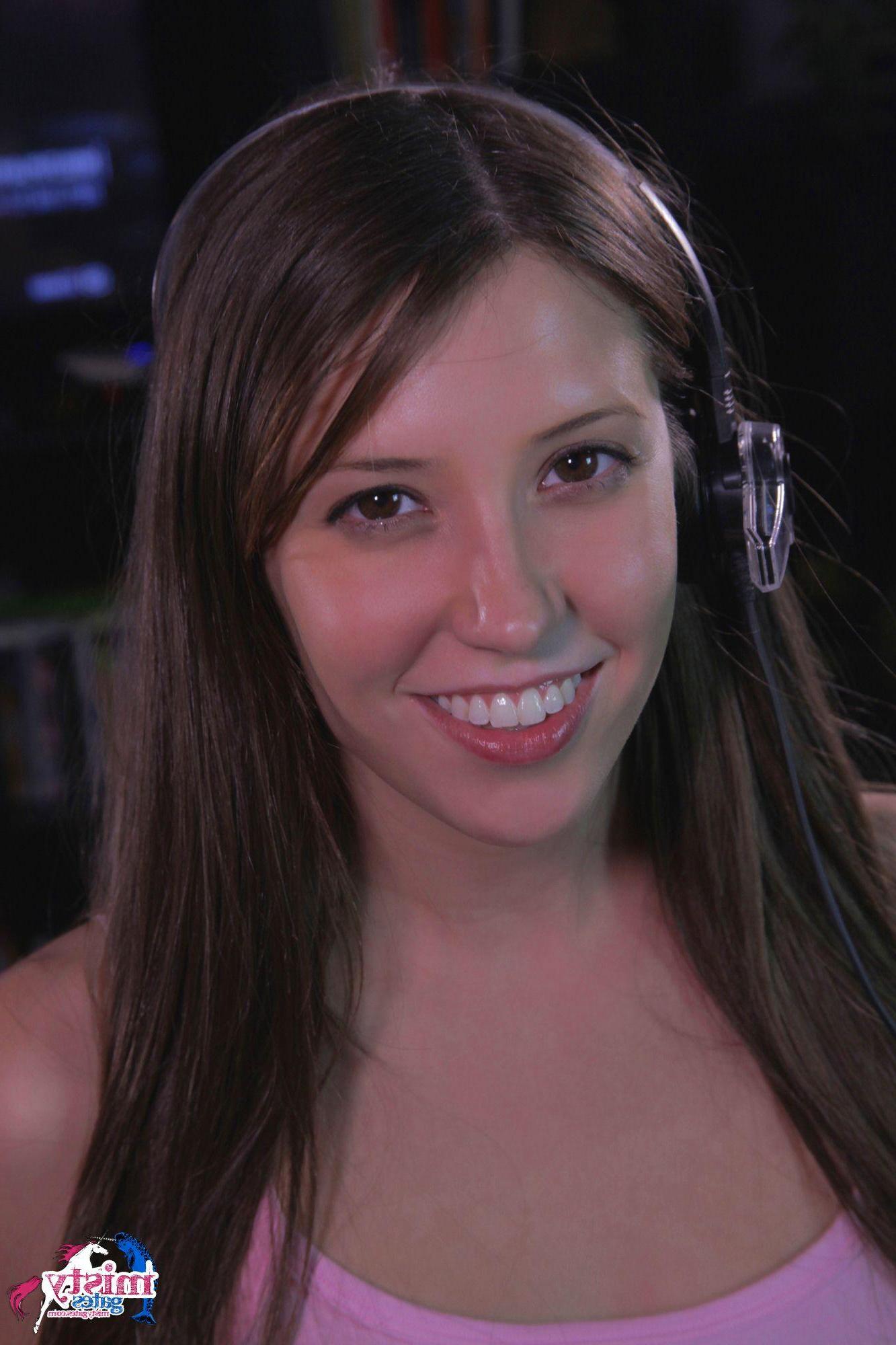 16P Misty Gates dresses up as a schoolgirl and trash talks her gamer opponents
