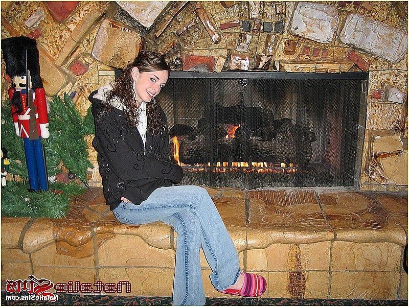 15P Pictures of teen chick Natalie Sins flashing in public