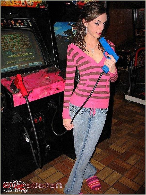 15P Pictures of teen chick Natalie Sins flashing in public