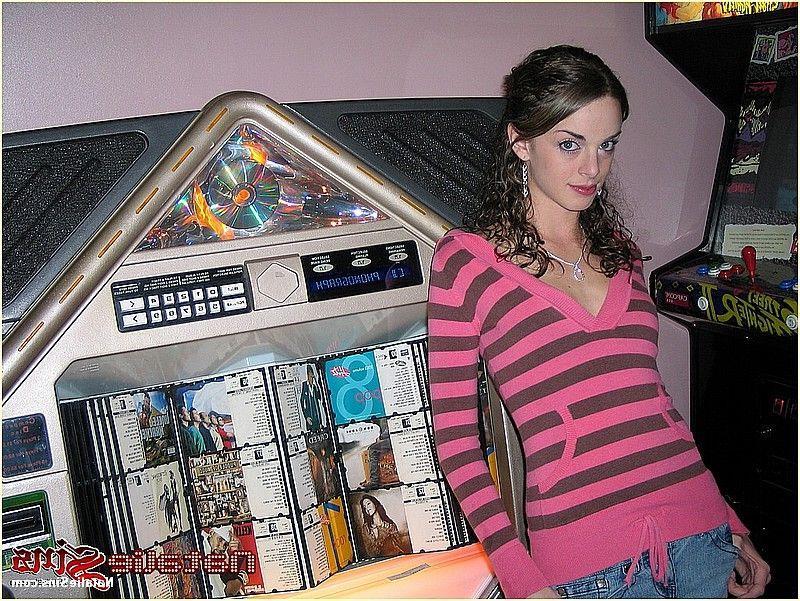 15P Pictures of teen chick Natalie Sins flashing in public