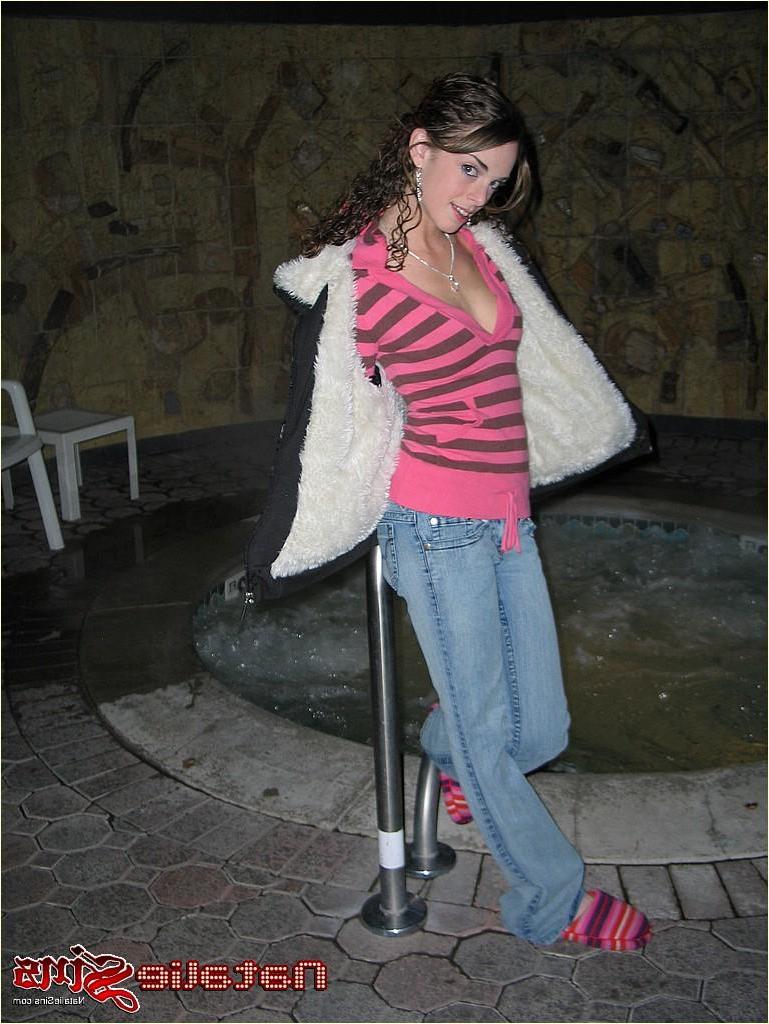 20P Pictures of teen girl Natalie Sins flashing in public