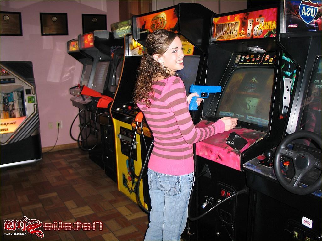 20P Pictures of teen girl Natalie Sins flashing in public