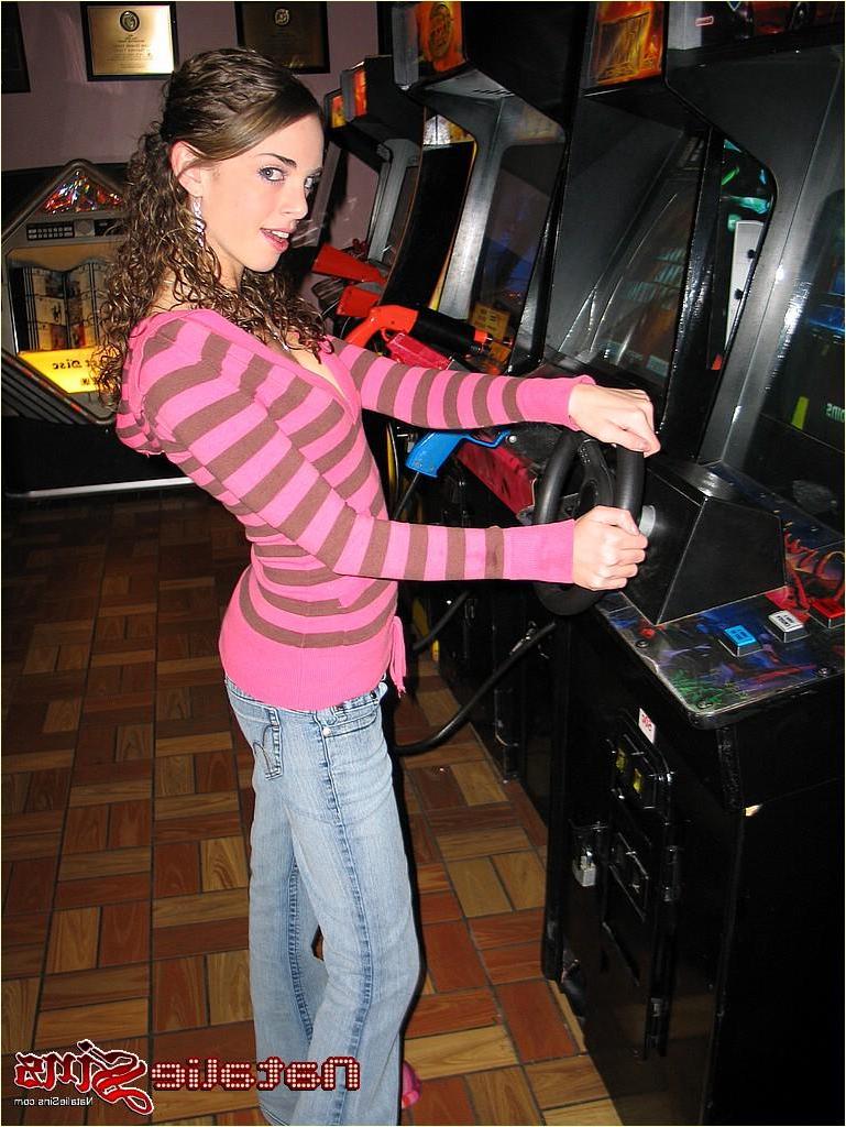 20P Pictures of teen girl Natalie Sins flashing in public