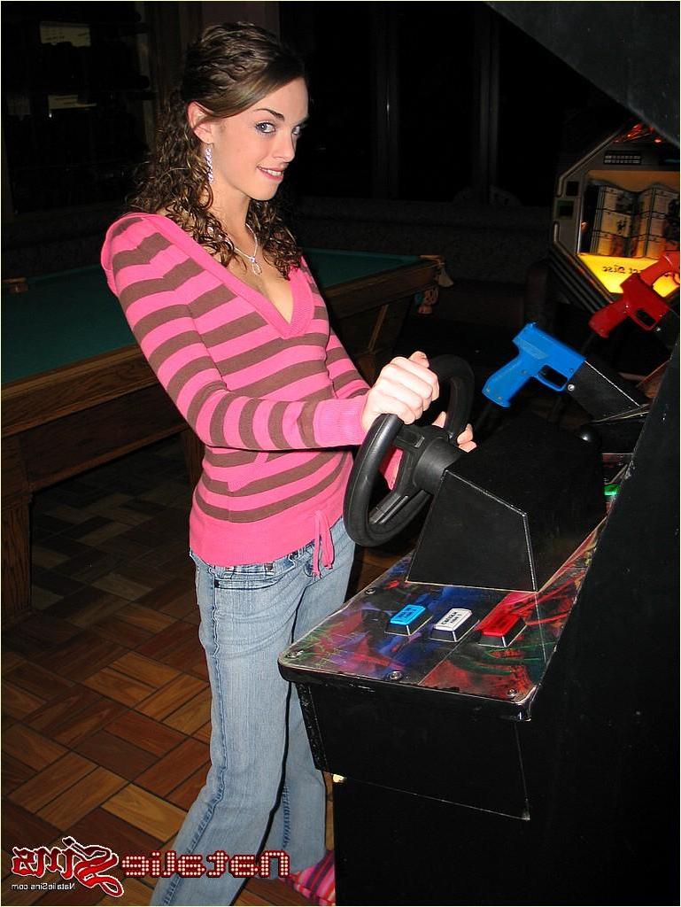 20P Pictures of teen girl Natalie Sins flashing in public