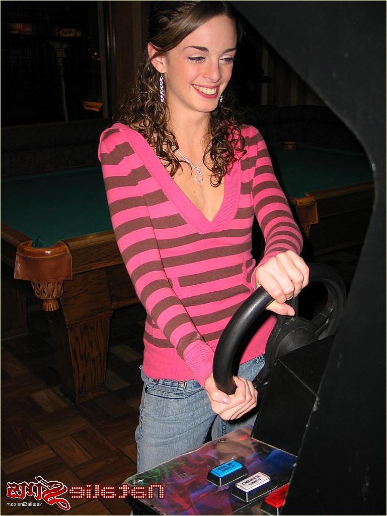 20P Pictures of teen girl Natalie Sins flashing in public