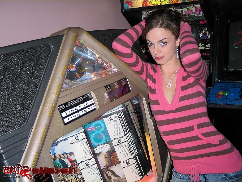 20P Pictures of teen girl Natalie Sins flashing in public