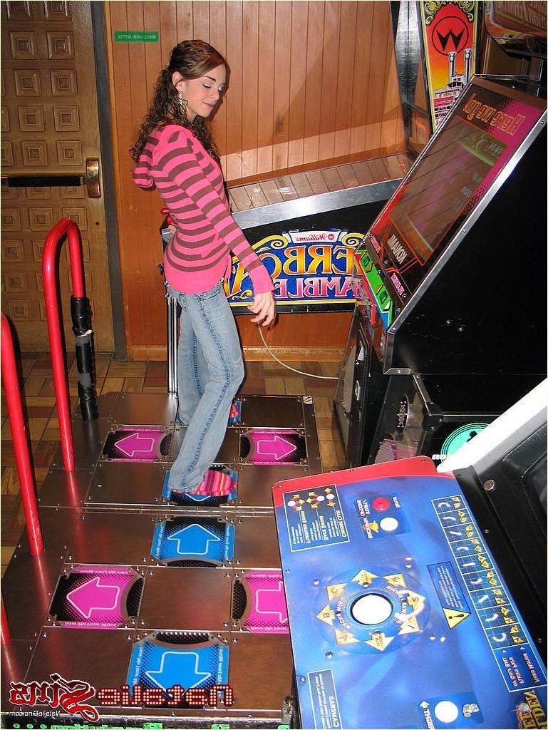 20P Pictures of teen chick Natalie Sins flashing in public