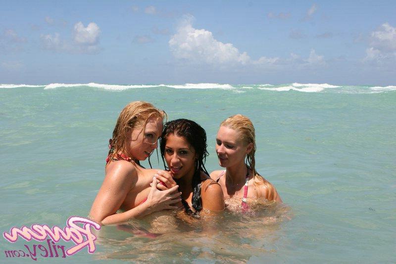 16P Raven with Naughty Allie and Julie