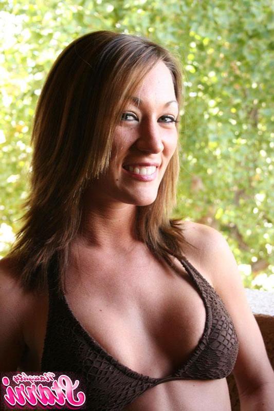 15P Pictures of Naughty Starri teasing in a bikini