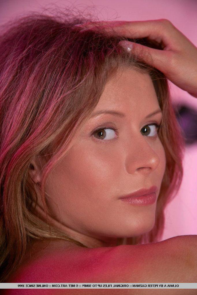 18P Pictures of Oliwia A spreading for your cock