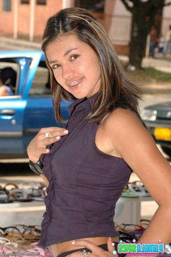 15P Pictures of teen Pamela Spice flashing in public