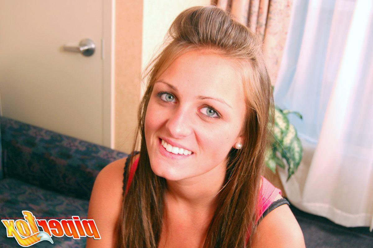 15P Pictures of teen Piper Fox showing you her pussy