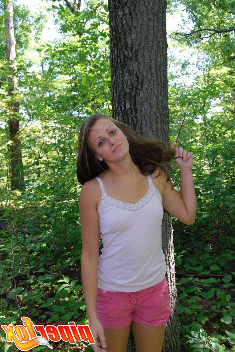 15P Pictures of teen cutie Piper Fox stripping naked outside