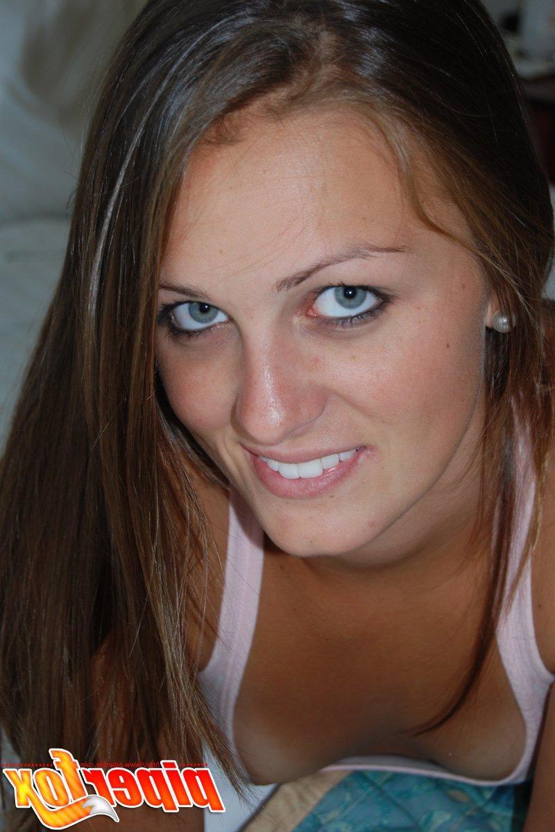 15P Pictures of teen cutie Piper Fox naked and ready for sex