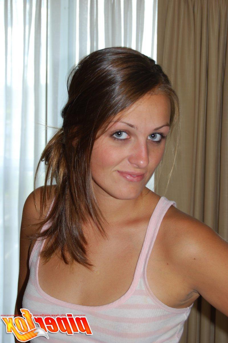 15P Pictures of teen Piper Fox showing you her tits and pussy