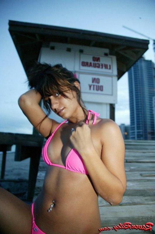 16P Raven gets naughty on the beach