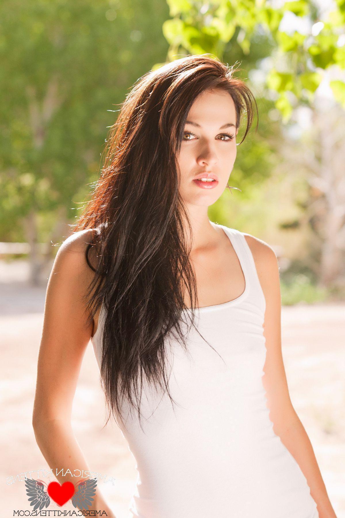 17P Pictures of Reanna Mae getting hot on her walk