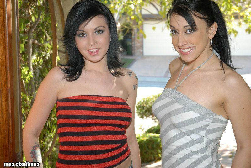 20P Pictures of Ricki White and Riley Mason sharing a cock
