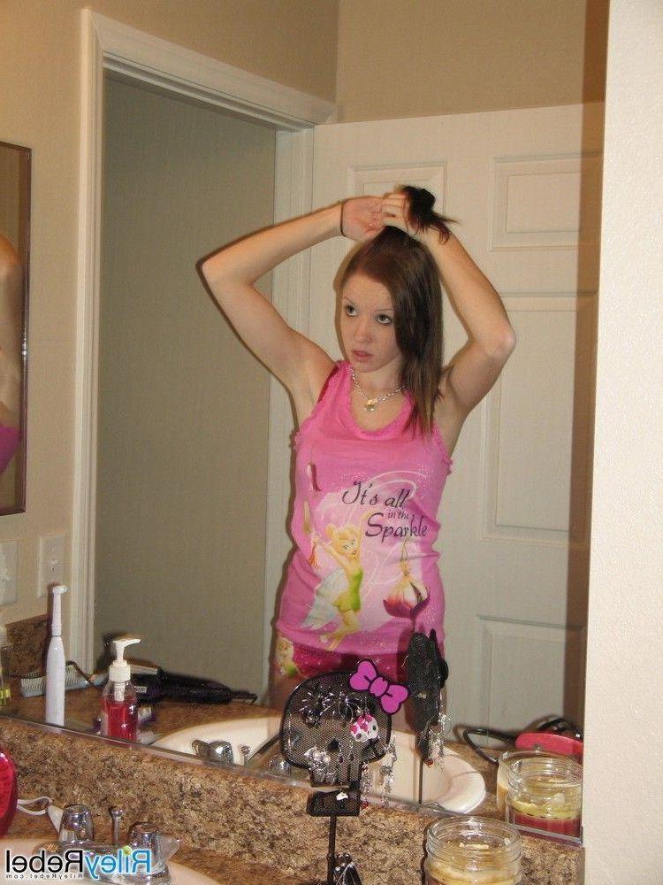 20P Pictures of teen Riley Rebel doing her makeup and hair
