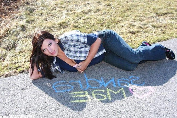 15P Pictures of teen babe Miss Sandra Mae being naughty outside