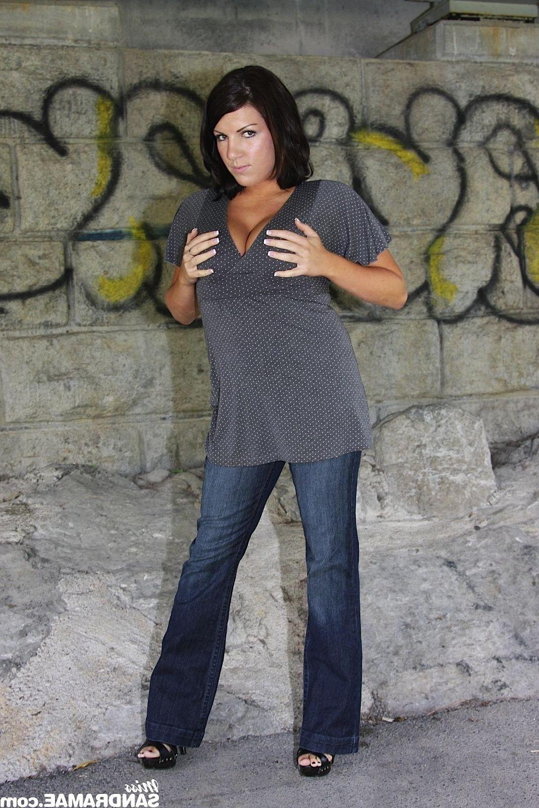 20P Pictures of teen star Miss Sandra Mae teasing with her cleavage