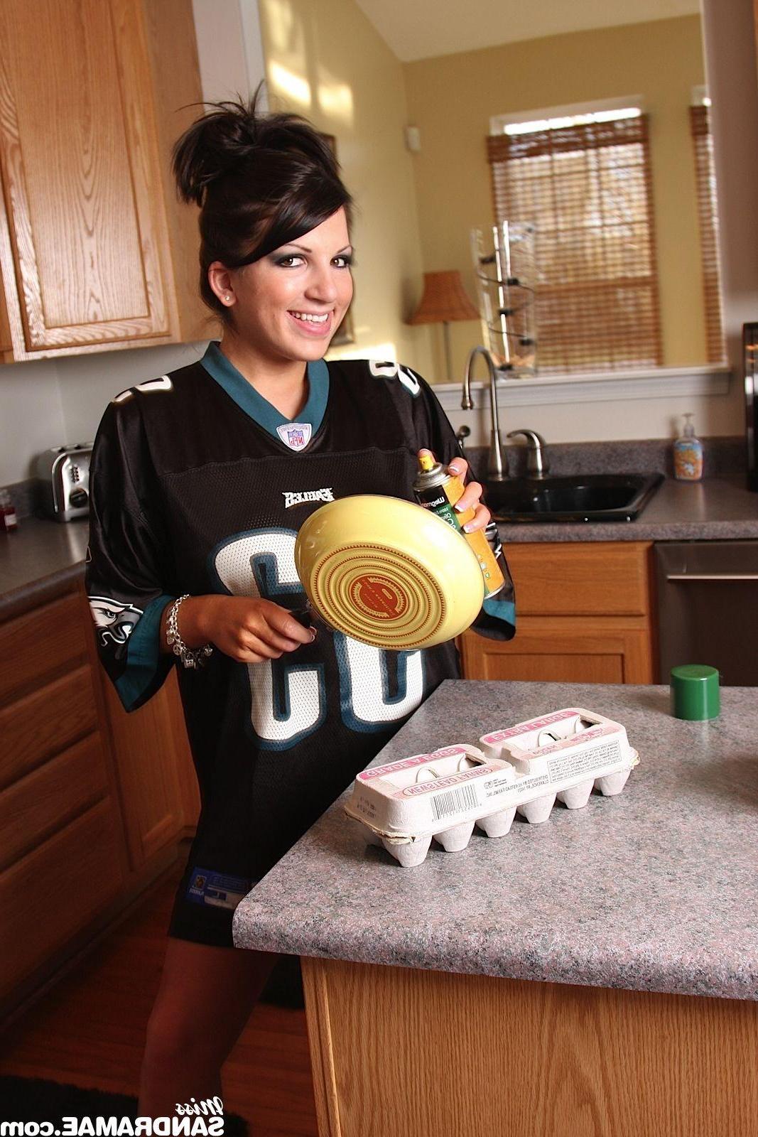 15P Pictures of teen Miss Sandra Mae being naughty in the kitchen