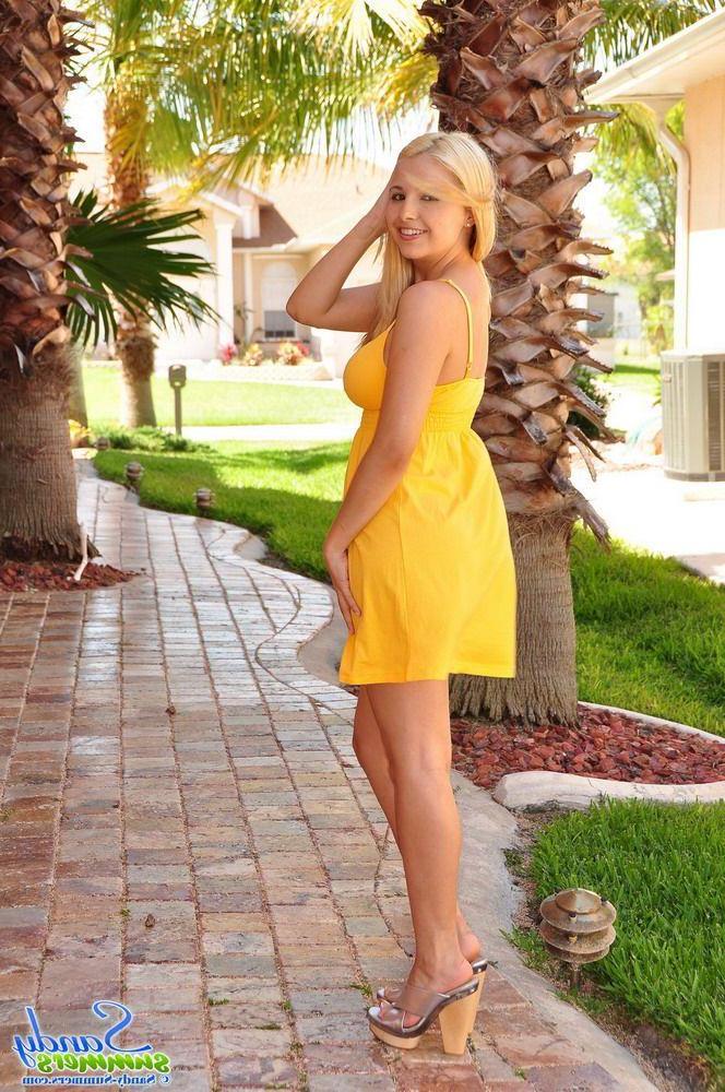 16P Pictures of Sandy Summers getting naked and naughty