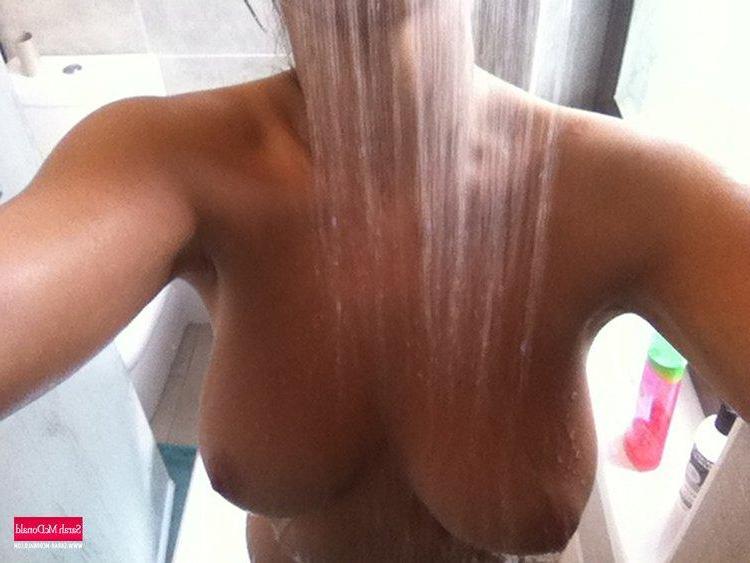 12P Sexy girl Sarah enjoys a hot shower and invites you to watch