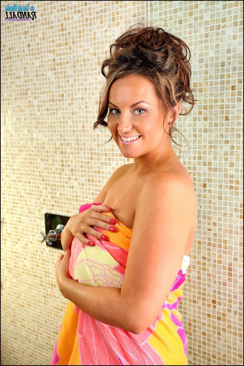 15P Busty pinup babe Sarah Randall invites you to get soapy with her in the shower
