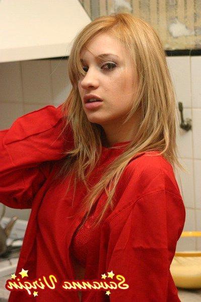16P Pictures of Savanna Virgin cooking up a storm