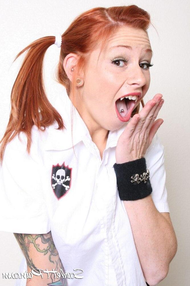 17P Pictures of Scarlett Pain getting naughty after class