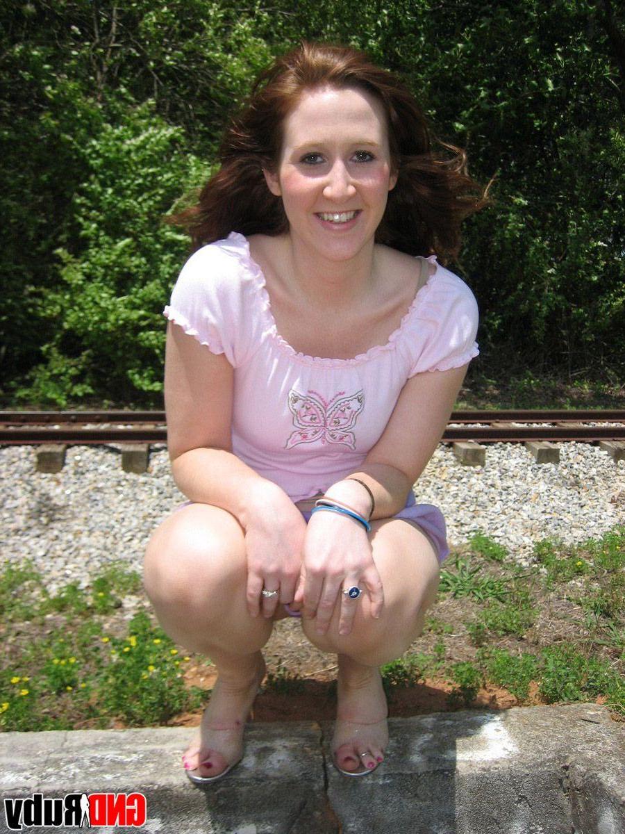 12P Pictures of teen hottie GND Ruby showing her pussy outside