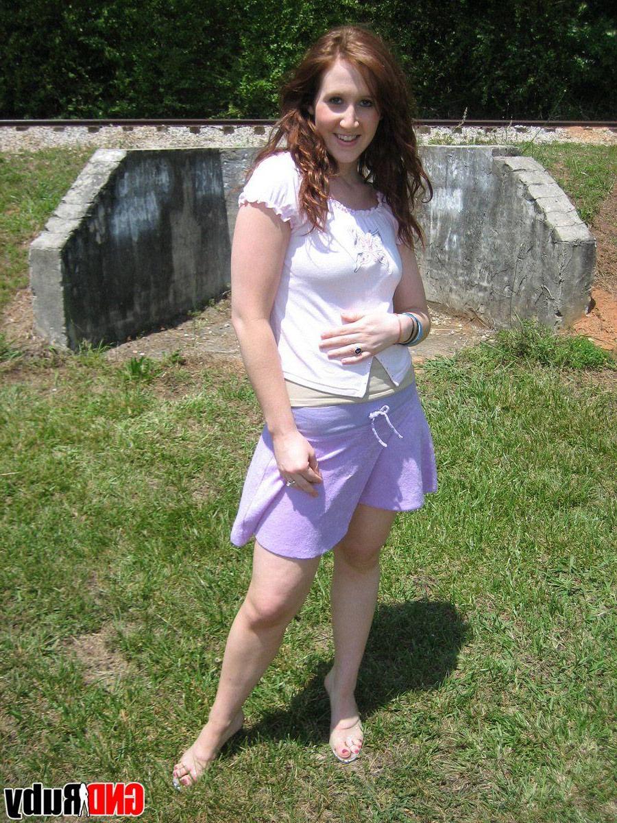 12P Pictures of teen hottie GND Ruby showing her pussy outside