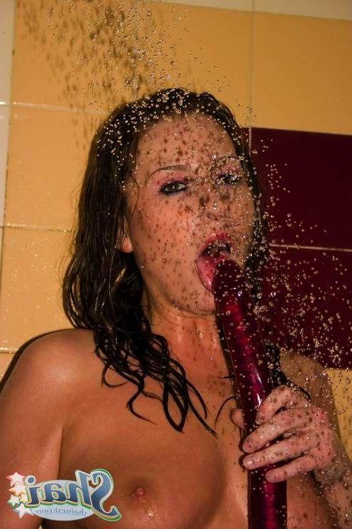 20P Pictures of Shai West fucking a massive dildo in the shower